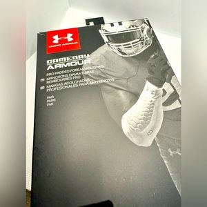UNDER ARMOUR GAMEDAY ARMOUR PADDED FOREARM SLEEVES ADULT Medium